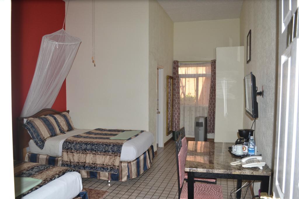 Executive Airport Hotel Entebbe Room photo